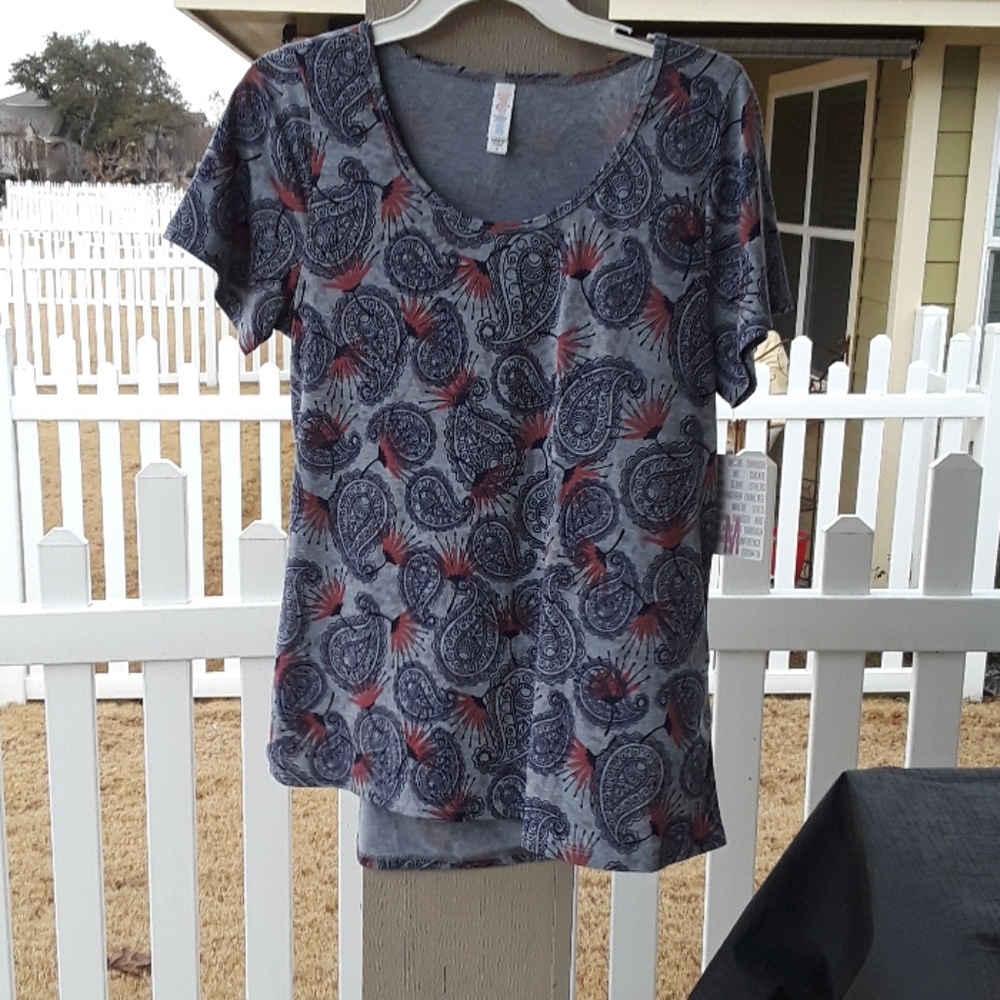 NWT LulaRoe Classic T
